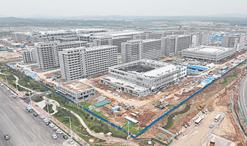 青島新型顯示產(chǎn)業(yè)園 走在前，開新局，力爭2024年末產(chǎn)值突破500億元